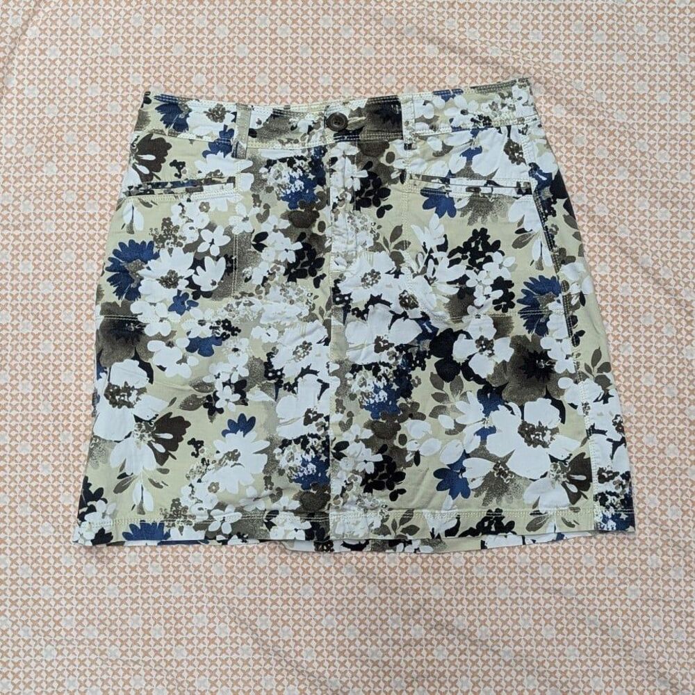 Croft‎ & Barrow Size 8 Stretch Green White & Blue Floral Skort w Pockets